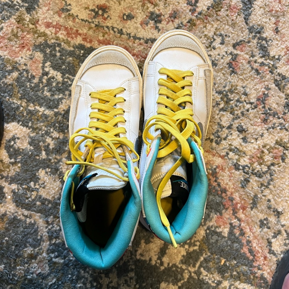 Nike White and Yellow Sneakers with Teal Lining